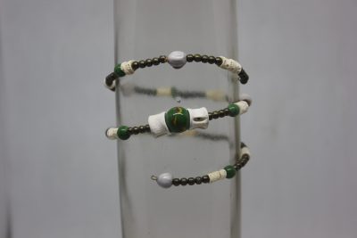 LÁGRIMAS DE SAN PEDRO, VERTEBRAS, CRISTAL VERDE Y LATÓN